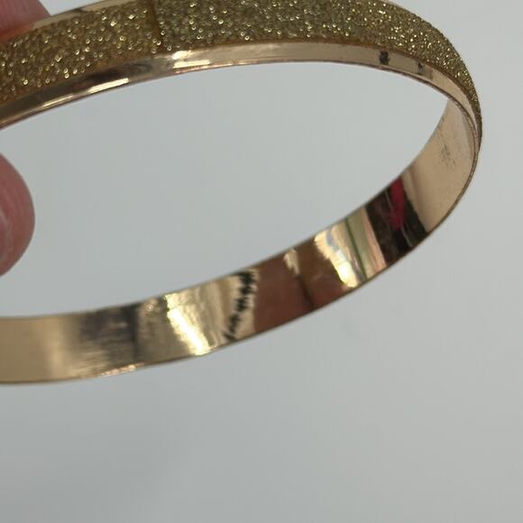 Gold glitter bangle bracelet - Picture 3 of 4